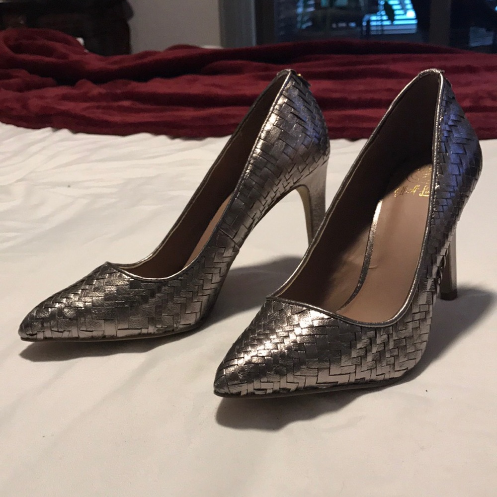 Metallic Pumps - Picture 3 of 5